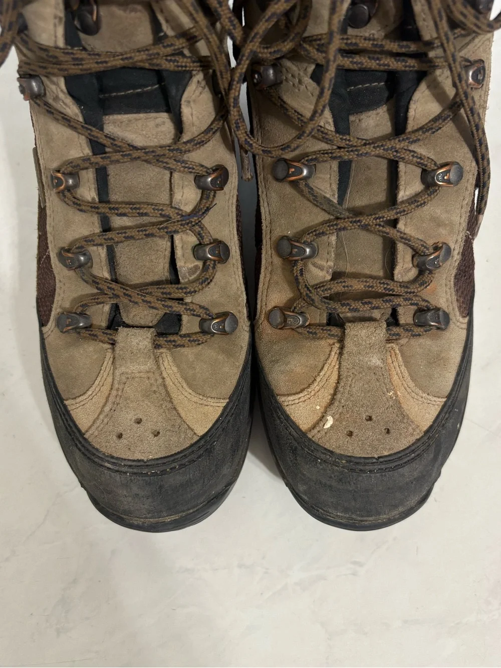 Lowa Size 8 Gore-Tex Lace Up Hiking Boots Vibram Outsoles Outdoor Travel Western